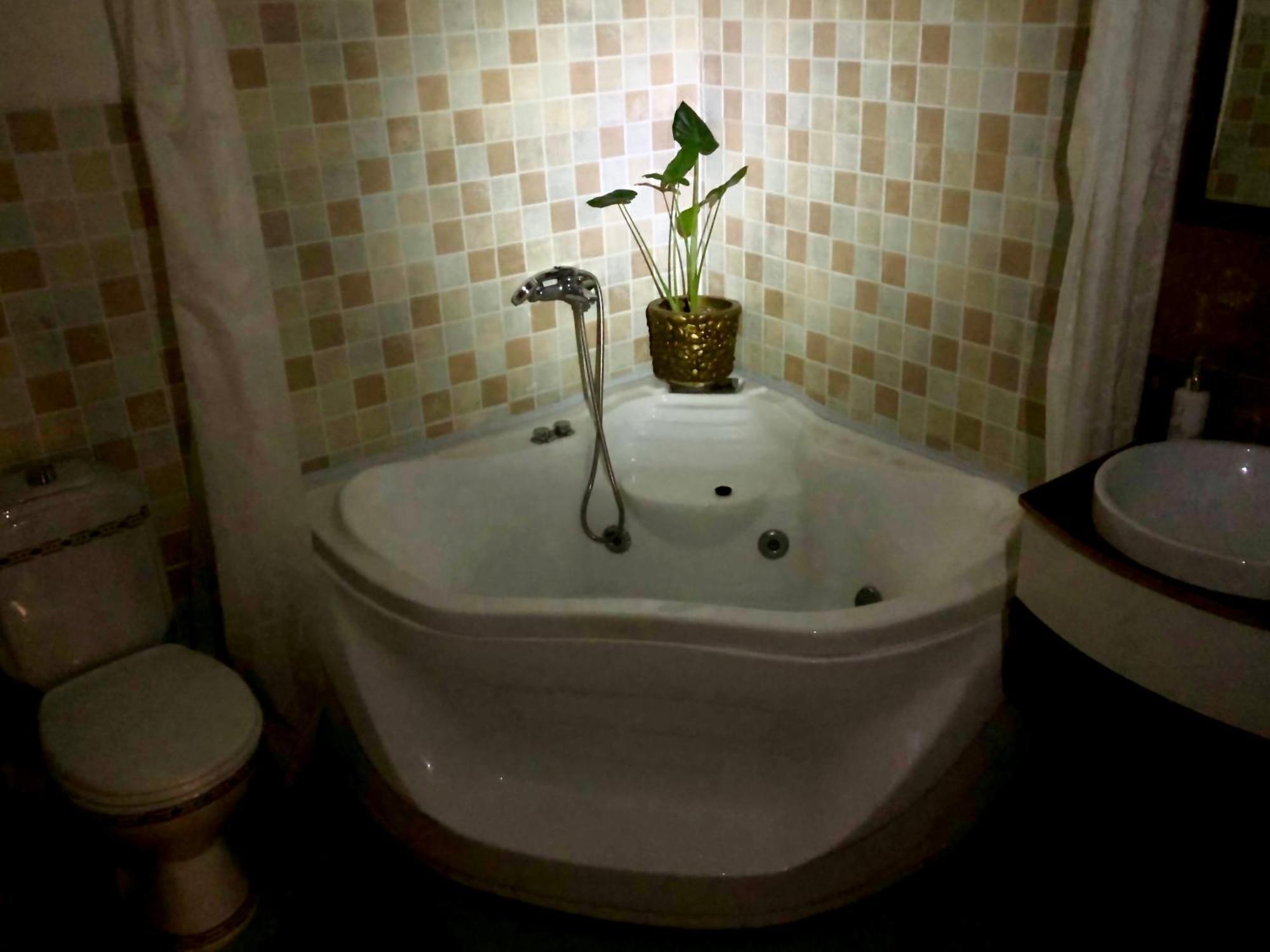 Urban Boutique Hotel Пристина Стая снимка