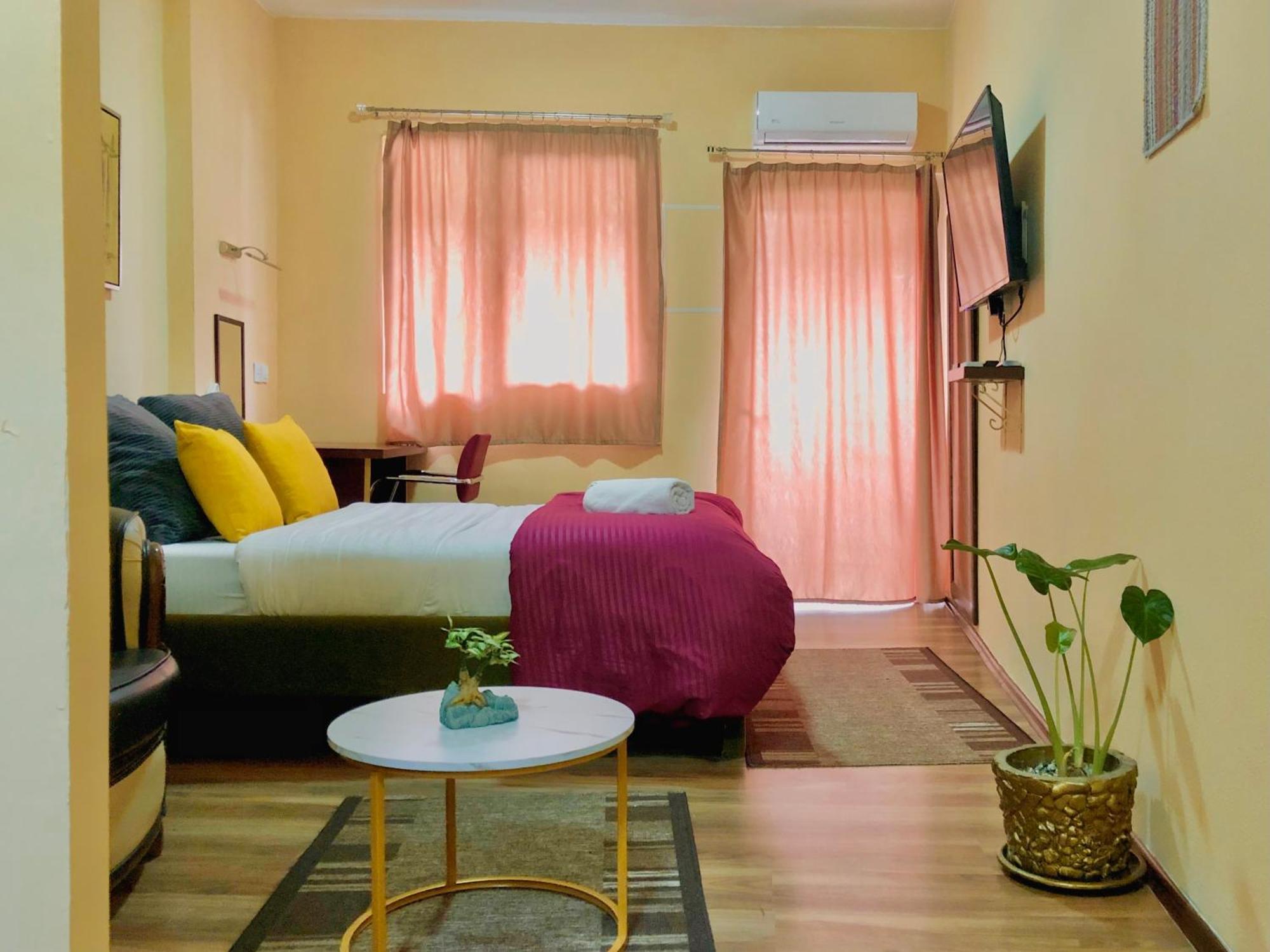 Urban Boutique Hotel Пристина Екстериор снимка