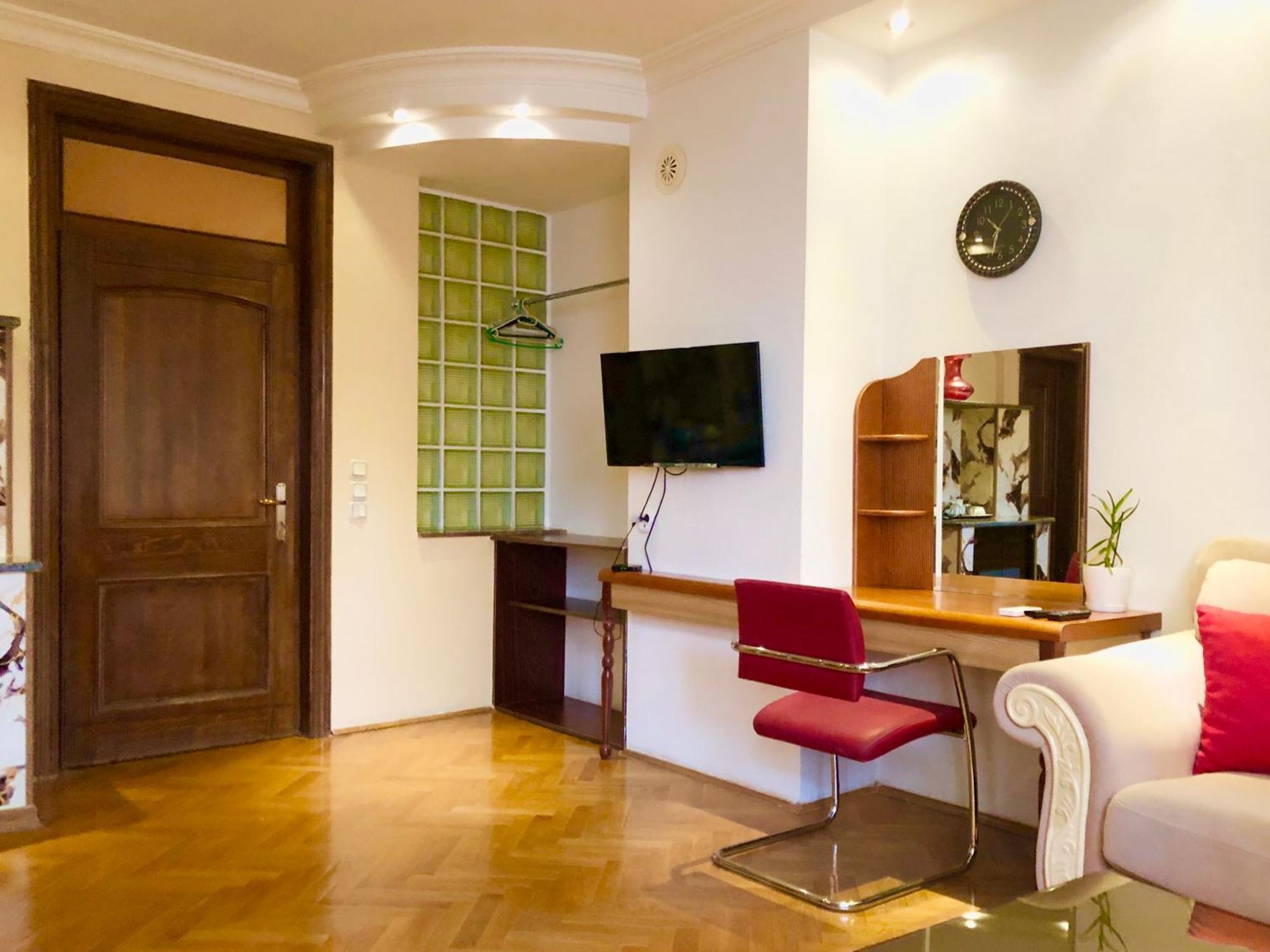 Urban Boutique Hotel Пристина Екстериор снимка