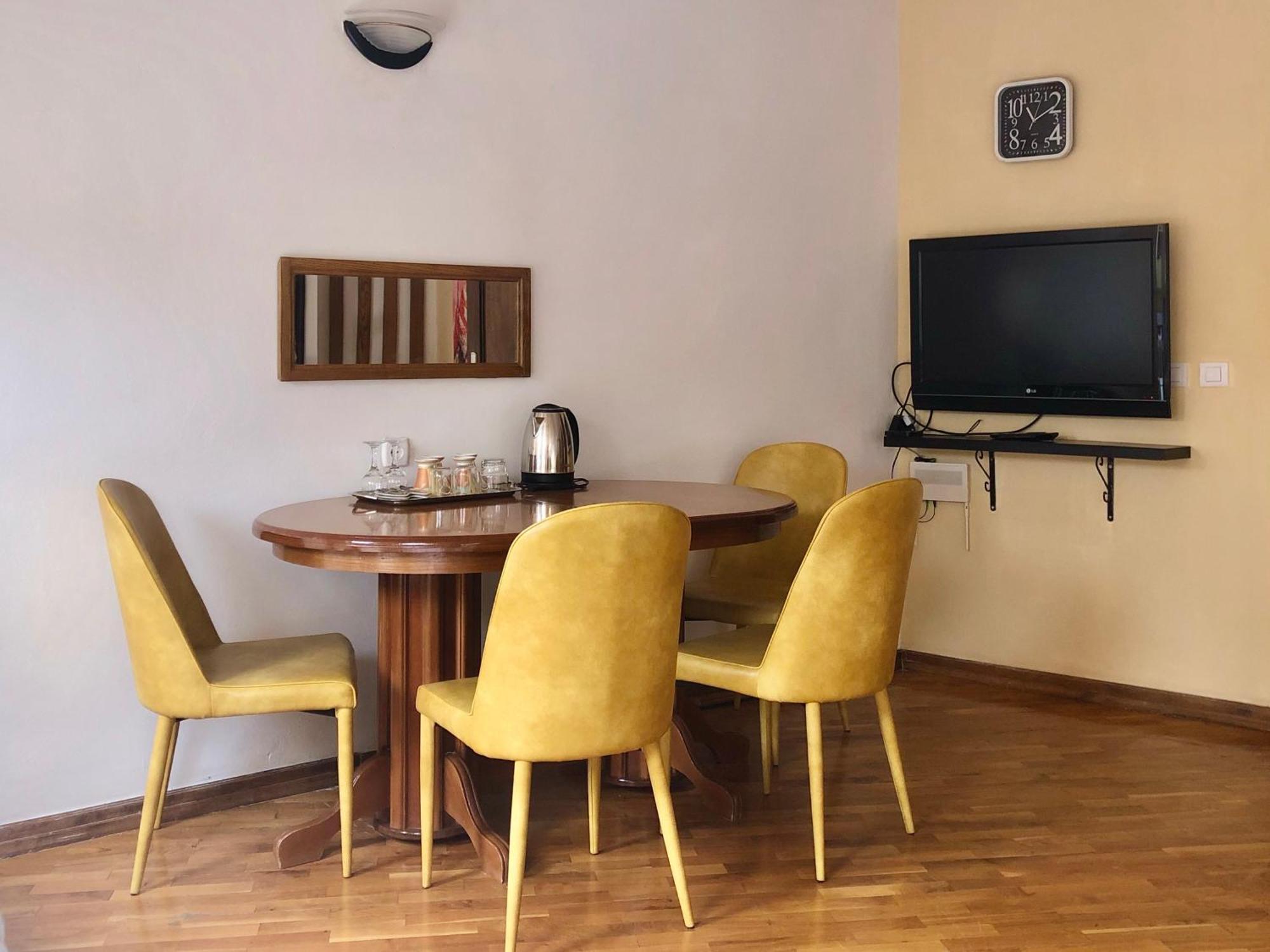 Urban Boutique Hotel Пристина Стая снимка