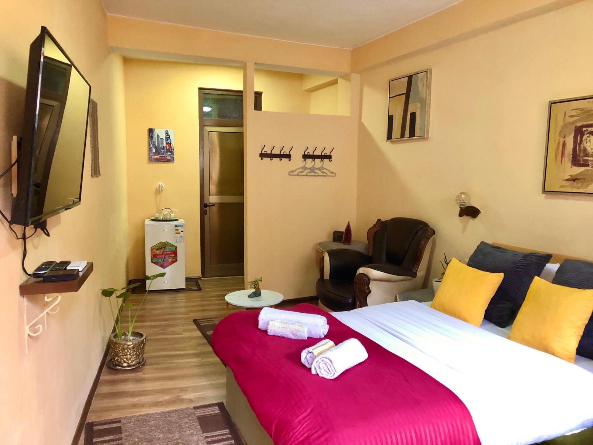 Urban Boutique Hotel Пристина Стая снимка