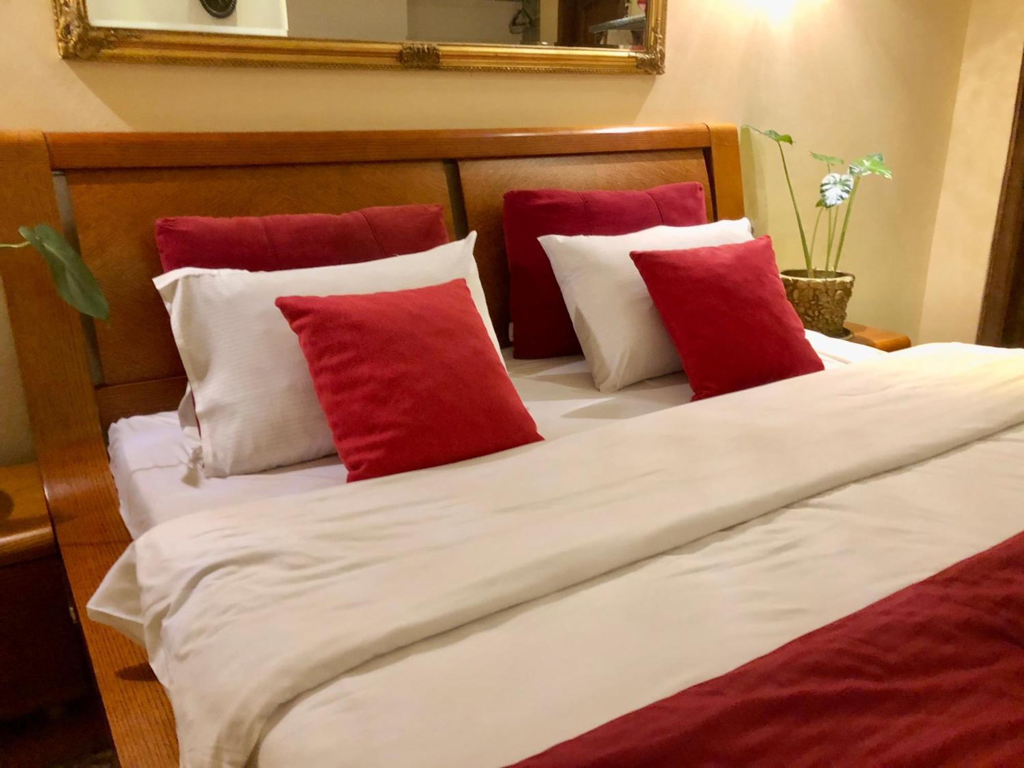 Urban Boutique Hotel Пристина Екстериор снимка