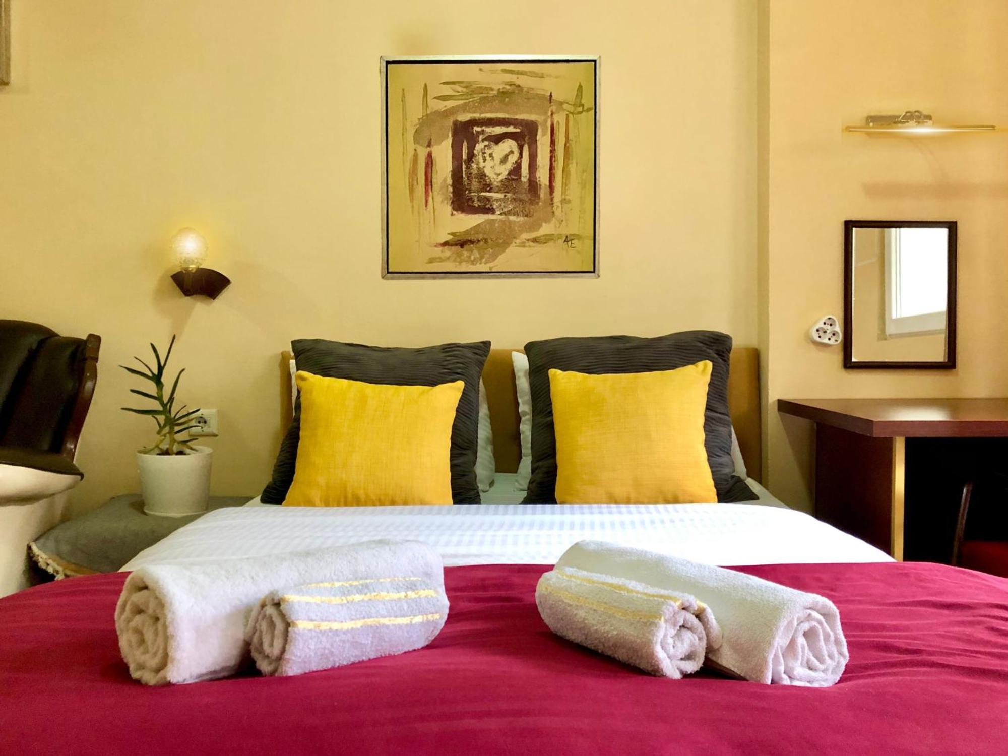 Urban Boutique Hotel Пристина Екстериор снимка