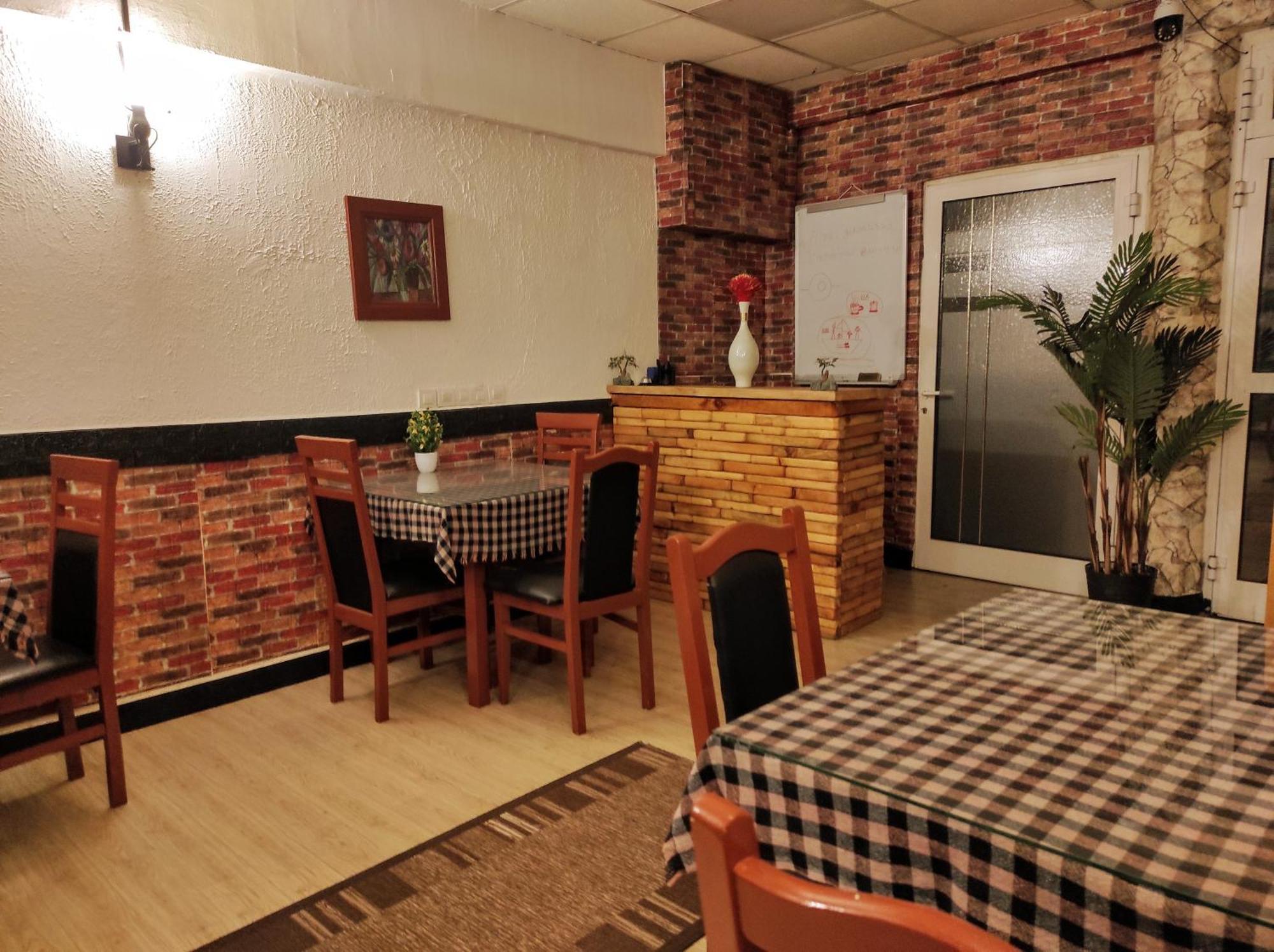 Urban Boutique Hotel Пристина Екстериор снимка